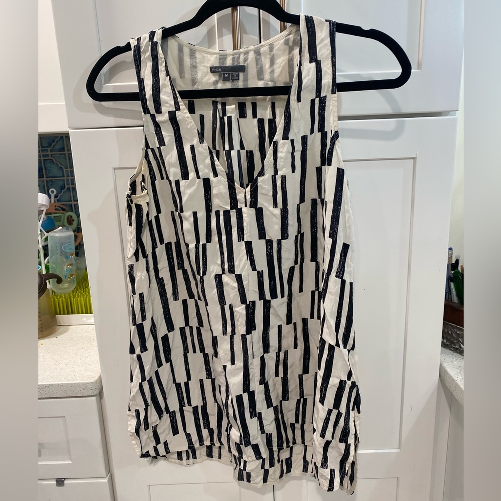 Vince brand black and white geometric pattern sleeveless blouse